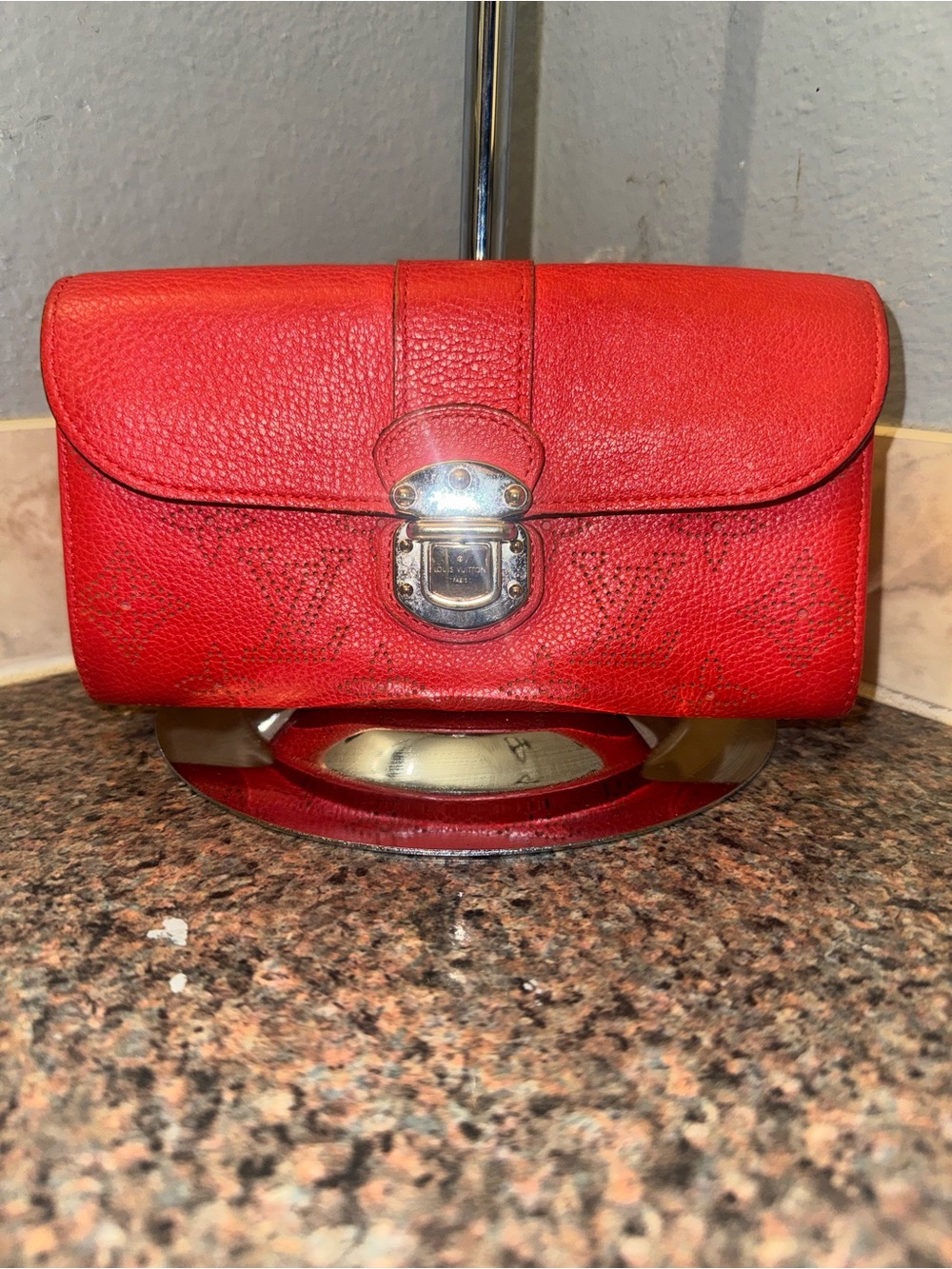 AUTHENTIC LOUIS VUITTON MAHINA AMELIA WALLET ✅ AUTHENTIC ✅